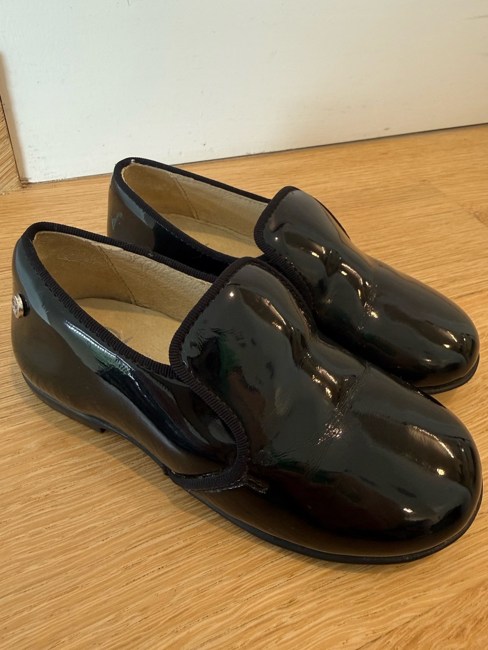 Naturino Black Patent Slip-On Dress Shoes size 24 Toddler